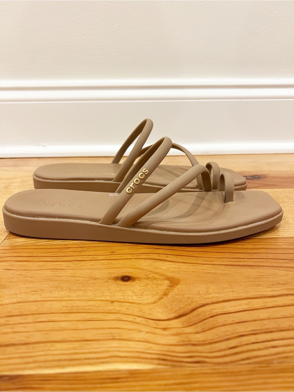 Crocs Miami Toe Loop Sandals Womens 10 Beige Strappy Comfort Slip On Slippers